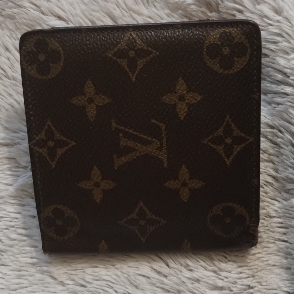 Authentic Louis Vuitton Monogram Bifold Wallet
